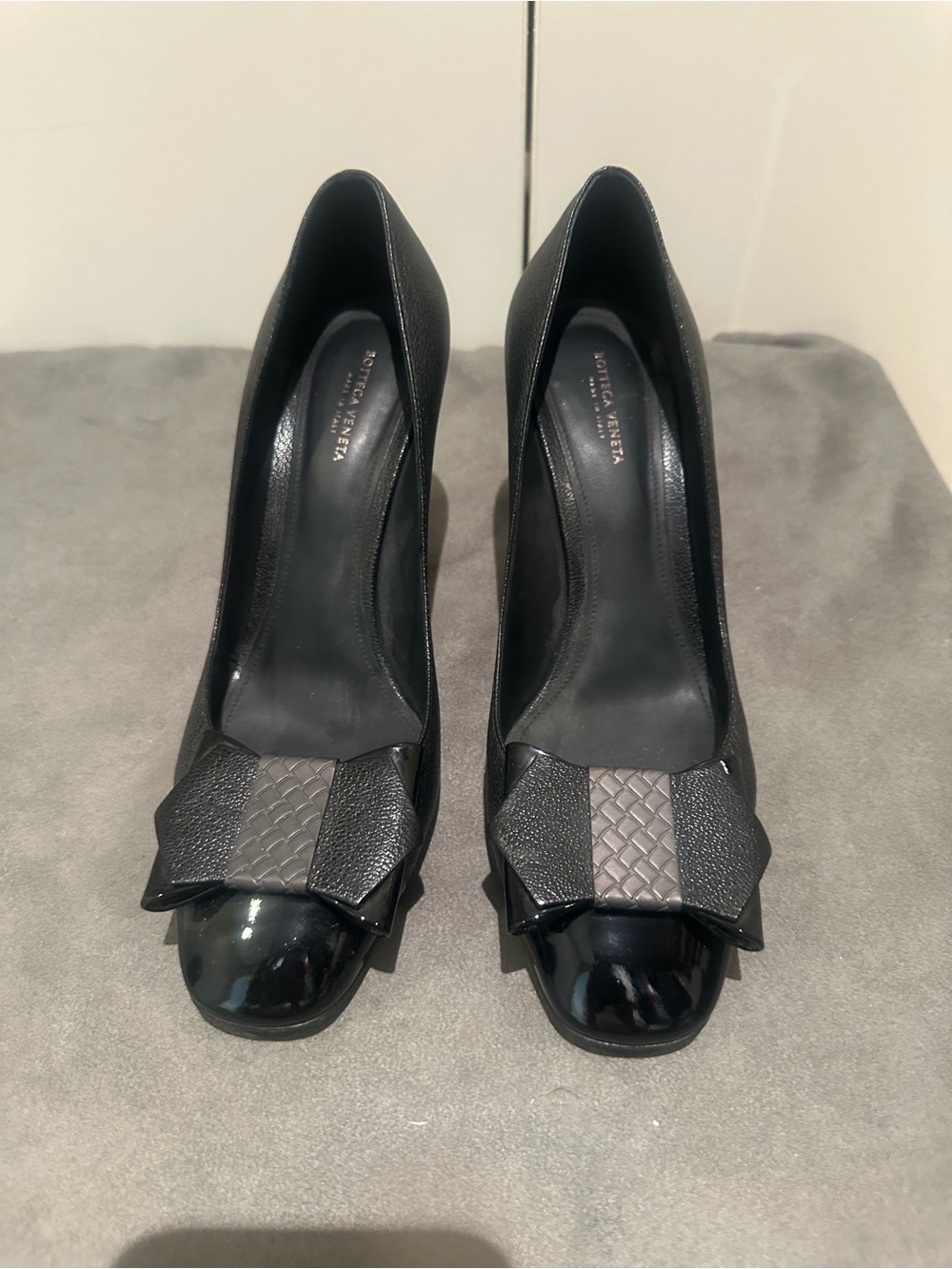 Bottega Veneta Black Leather Bow-Accent Pumps - 39.5
